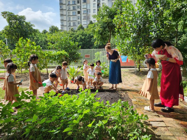 TP.HCM: Học sinh trường ngoài công lập háo hức tựu trường năm học mới