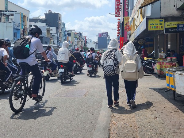 TP.HCM nắng nóng như đổ lửa, trường học, phụ huynh ứng phó