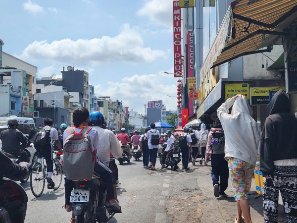 TP.HCM nắng nóng như đổ lửa, trường học, phụ huynh ứng phó