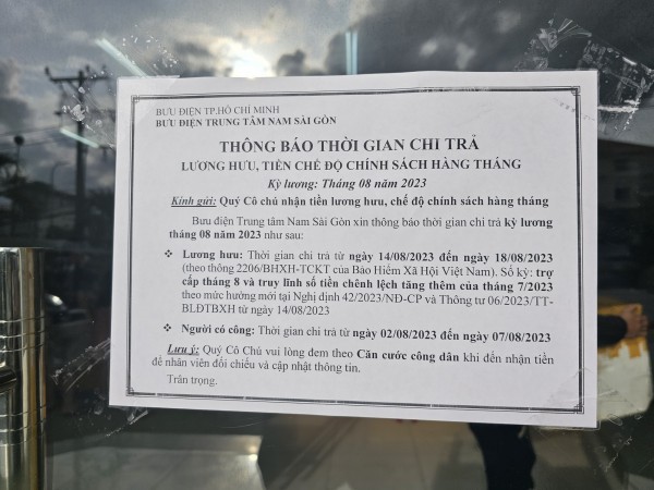 TP.HCM ngày đầu trả lương hưu mức mới: ‘Tăng tiền thì vui, nhưng mong đừng lùi lịch’ TP.HCM ngày đầu trả lương hưu mức mới: ‘Tăng tiền thì vui, nhưng mong đừng lùi lịch’