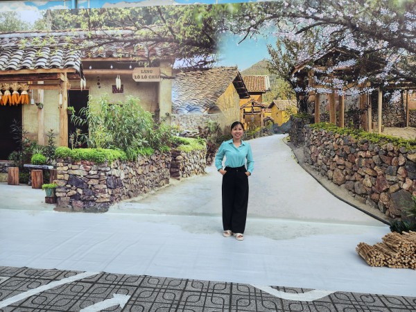 TP.HCM rực rỡ sắc hoa đón tết ở những trường học hàng ngàn mét vuông