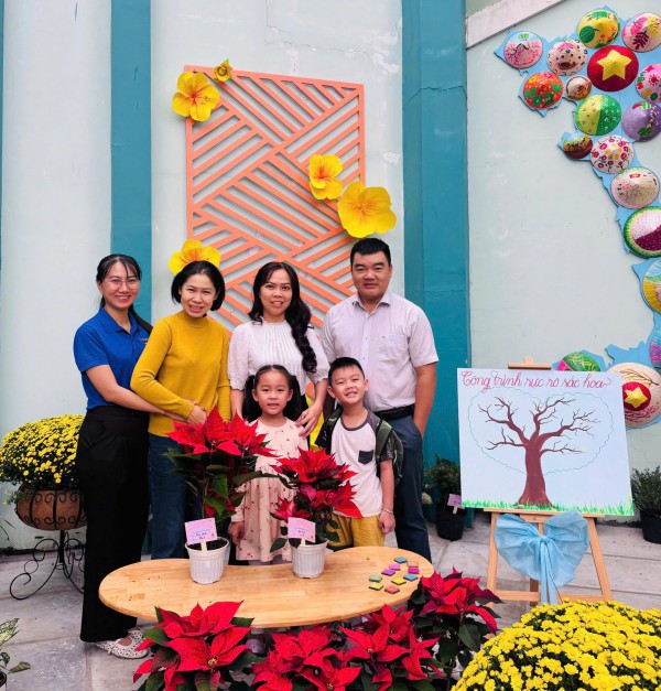 TP.HCM rực rỡ sắc hoa đón tết ở những trường học hàng ngàn mét vuông