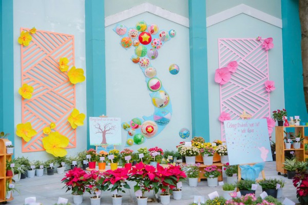 TP.HCM rực rỡ sắc hoa đón tết ở những trường học hàng ngàn mét vuông