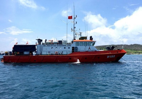 Tàu cá Bình Thuận mất tích: Đề nghị điều trực thăng tìm kiếm 8 người còn lại