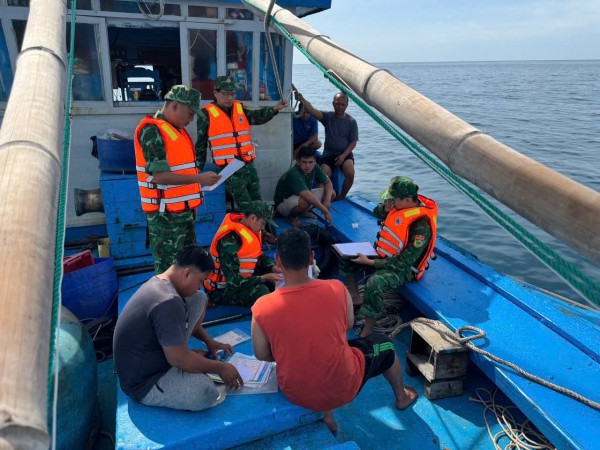 Tàu cá bị tàu chở dầu nước ngoài va chạm mạnh, 1 thuyền trưởng mất tích