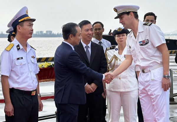 Tàu chiến hạm Pháp Prairial cập cảng Tiên Sa, Đà Nẵng
