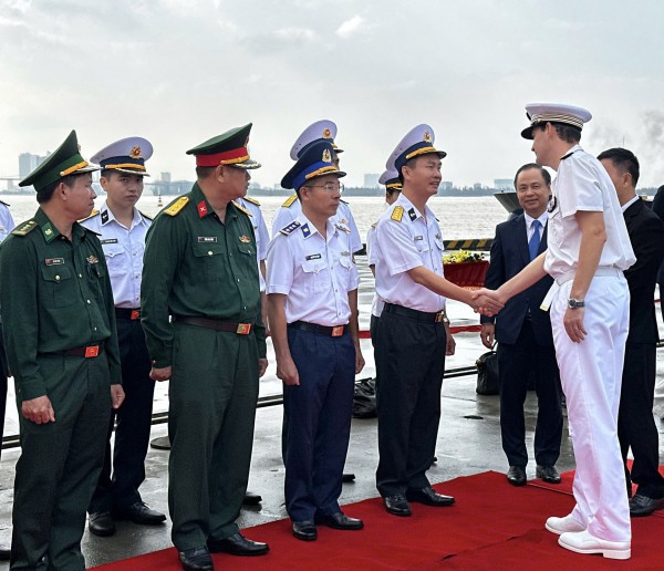 Tàu chiến hạm Pháp Prairial cập cảng Tiên Sa, Đà Nẵng