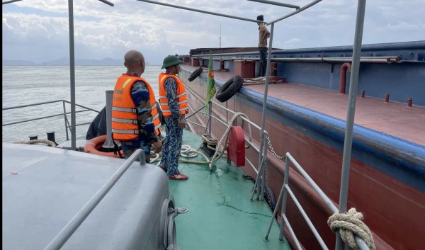 Tàu hàng 1.500 tấn gặp sự cố hỏng máy trôi tự do ở vịnh Đà Nẵng