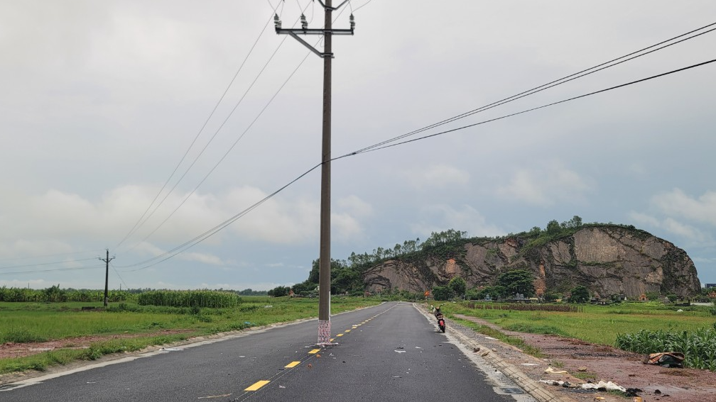 Thanh Hóa: Còn hơn 3.000 cột điện ở lòng đường