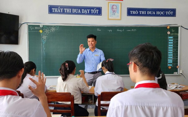 Thầy giáo trẻ vận dụng nhiều sáng kiến dạy học sinh khuyết tật Thầy giáo trẻ vận dụng nhiều sáng kiến dạy học sinh khuyết tật