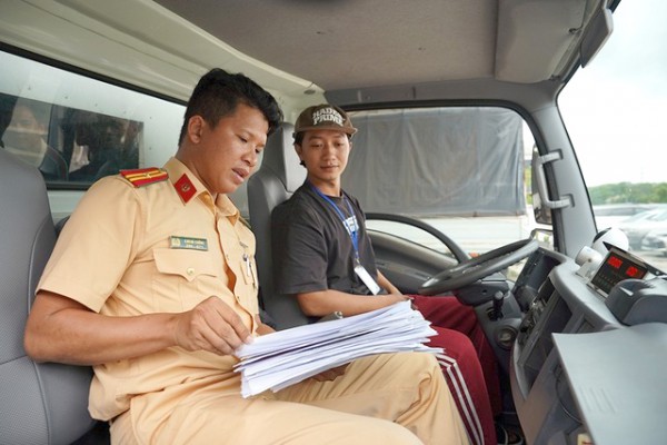 Thi bằng lái xe: Học thật, thi thật để giao thông an toàn hơn!