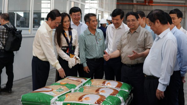 Thủ tướng Phạm Minh Chính kiểm tra các công trình trọng điểm tại Đồng Tháp Thủ tướng Phạm Minh Chính kiểm tra các công trình trọng điểm tại Đồng Tháp
