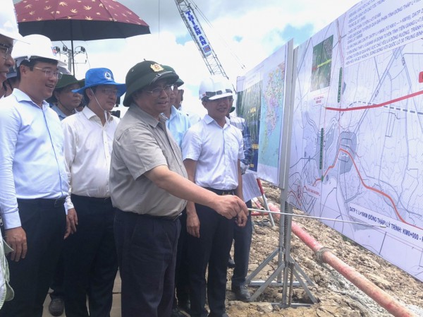Thủ tướng Phạm Minh Chính kiểm tra các công trình trọng điểm tại Đồng Tháp Thủ tướng Phạm Minh Chính kiểm tra các công trình trọng điểm tại Đồng Tháp