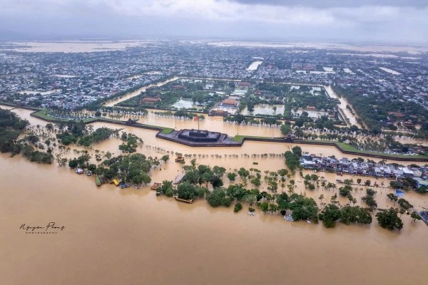 Tiếp tục ủng hộ đồng bào bị thiệt hại do mưa lũ ở miền Bắc, miền Trung