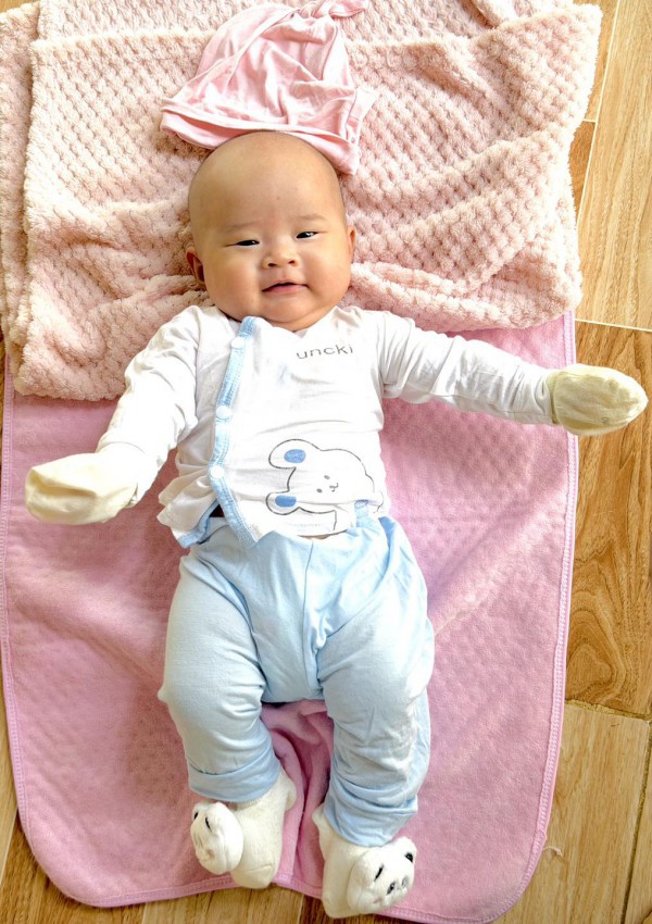 Tìm thân nhân bé gái 2 tháng tuổi bị bỏ rơi trước chùa Minh Giác