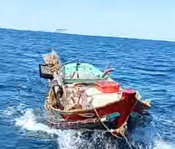 Tìm thấy thi thể ngư dân sau gần một ngày mất tích, ghe trôi dạt trên biển