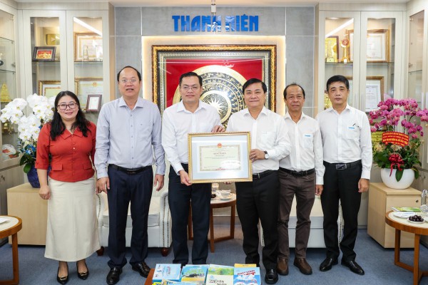 Tỉnh Cà Mau tặng bằng khen Báo Thanh Niên