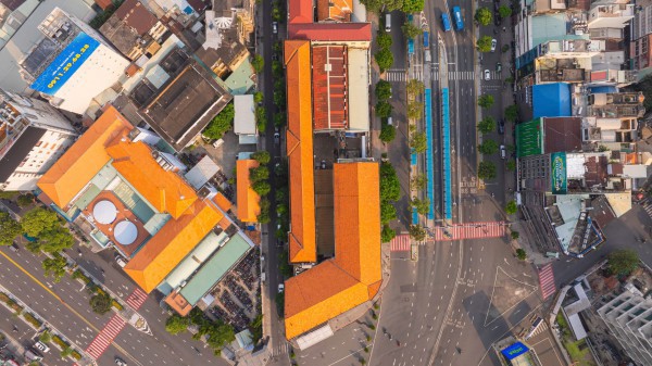 Tòa nhà cổ 111 năm tuổi gần chợ Bến Thành ở TP.HCM có gì đặc biệt?