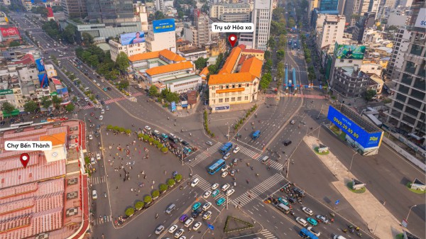 Tòa nhà cổ 111 năm tuổi gần chợ Bến Thành ở TP.HCM có gì đặc biệt?
