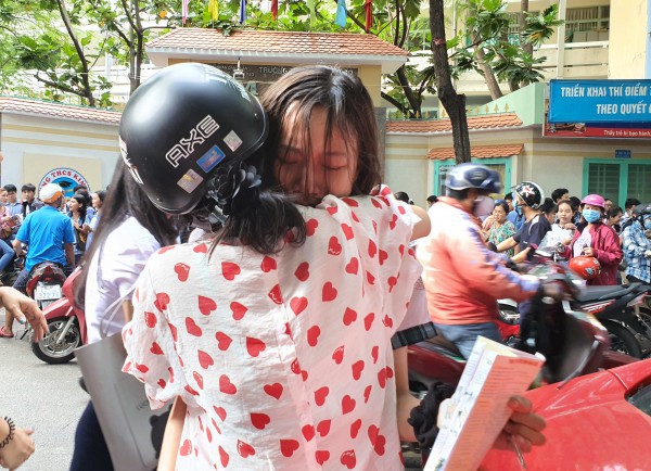 Tranh luận dữ dội về bỏ thi tuyển sinh lớp 10