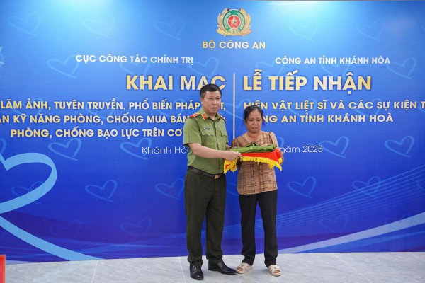 Triển lãm ảnh về phòng chống mua bán người tại Khánh Hòa