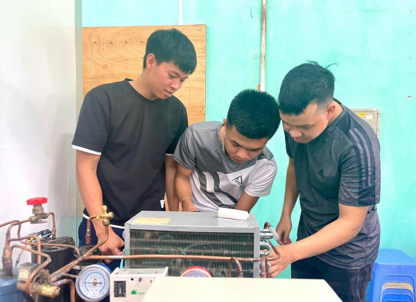 Trung học nghề: Đào tạo ngành nghề gì để có việc làm bền vững?