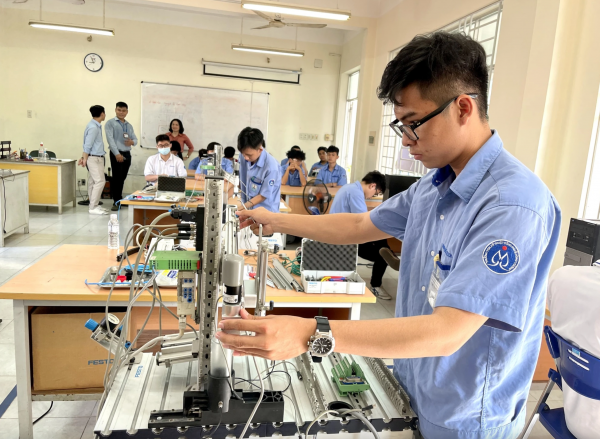 Trung học nghề là gì, học sinh có nhiều cơ hội lựa chọn ra sao? Trung học nghề là gì, học sinh có nhiều cơ hội lựa chọn ra sao?