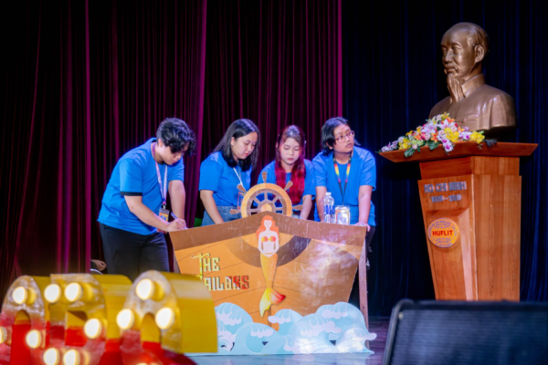 Từ giảng đường đến APEC: Hành trình hội nhập quốc tế của sinh viên HUFLIT