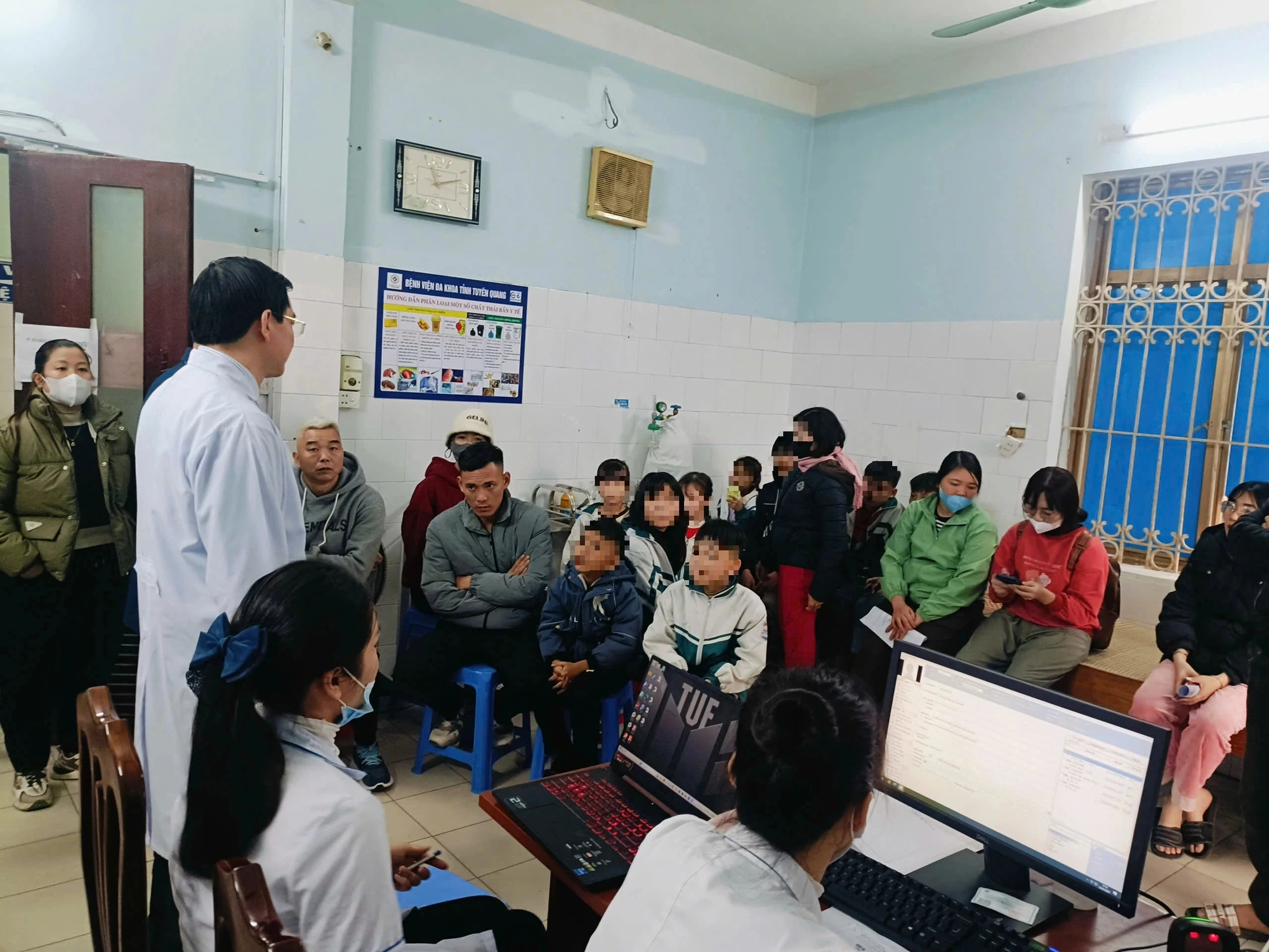 Tuyên Quang: 28 học sinh tiểu học nhập viện, nghi uống nhầm thuốc diệt chuột Tuyên Quang: 28 học sinh tiểu học nhập viện, nghi uống nhầm thuốc diệt chuột