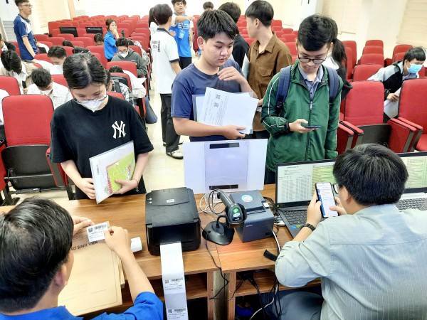 Tuyển sinh ĐH 2026: Giảm xét tuyển tổ hợp môn thi truyền thống, có đáng lo?