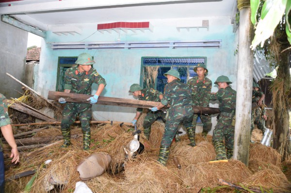 Vào rốn ngập Hòa Thịnh, Sư đoàn 315 cùng dân vực dậy sau lũ dữ