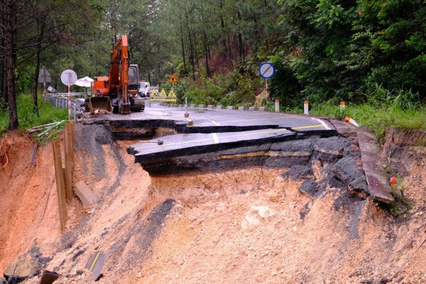 Viện Hàn lâm Khoa học và Công nghệ VN khảo sát sạt trượt đất ở Lâm Đồng