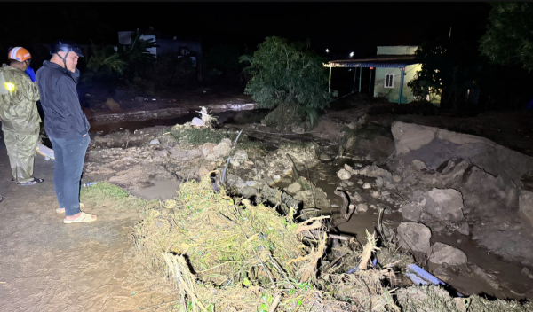 Vỡ hồ chứa nước trên núi ở Tuy Phong, Lâm Đồng cuốn trôi 3 người cùng gia đình