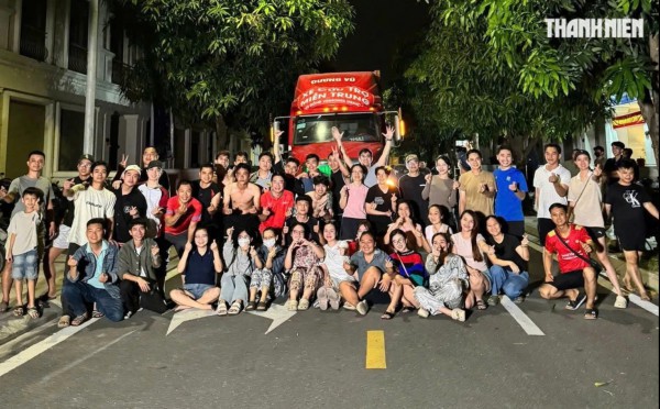 ”Vỡ trận” đăng ký, 1.000 tình nguyện viên chen nhau xin trực vì vùng lũ miền Trung