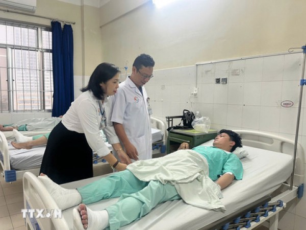 Vụ sạt lở tại đèo Khánh Lê khiến 6 người tử vong, 19 người bị thương: Tảng đá lớn rơi xuống trúng xe khách