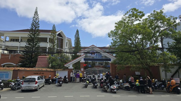 Vụ thông tin thực phẩm bẩn vào trường học: Nhiều phụ huynh đón con về ăn trưa Vụ thông tin thực phẩm bẩn vào trường học: Nhiều phụ huynh đón con về ăn trưa