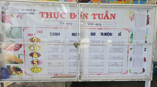 Vụ thông tin thực phẩm bẩn vào trường học: Nhiều phụ huynh đón con về ăn trưa Vụ thông tin thực phẩm bẩn vào trường học: Nhiều phụ huynh đón con về ăn trưa