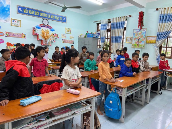 Xã không đủ thẩm quyền, tỉnh quyết định phạt, trường kêu thiếu tiền rồi lại xin xã!