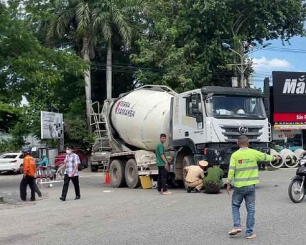 Xe bồn cán tử vong người mẹ trẻ, bỏ lại hai con sinh đôi mới hơn 1 tuổi