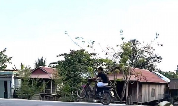 Xử lý thiếu niên “bốc đầu” xe máy để quay TikTok câu like