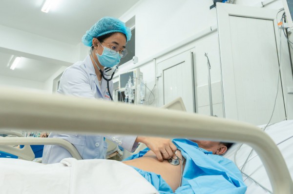 Ăn cá ngừ, người đàn ông ở TP.HCM đi cấp cứu vì phản vệ độ III