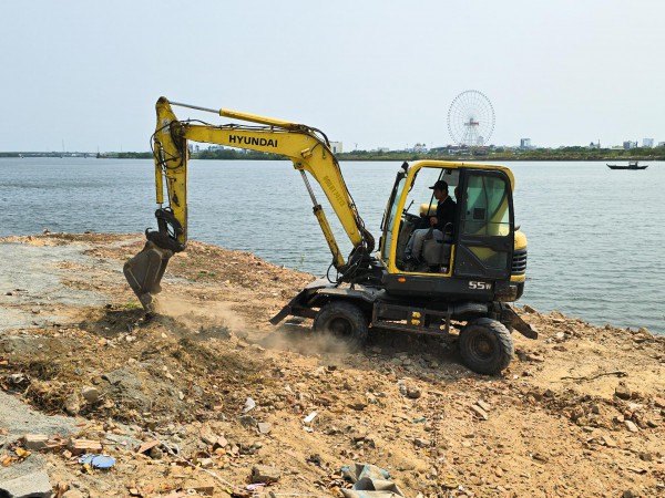 Đà Nẵng: Chính quyền yêu cầu xác minh bãi đất đá 