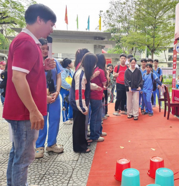 Đà Nẵng: Học sinh thích thú khám phá gian hàng tư vấn mùa thi năm 2025