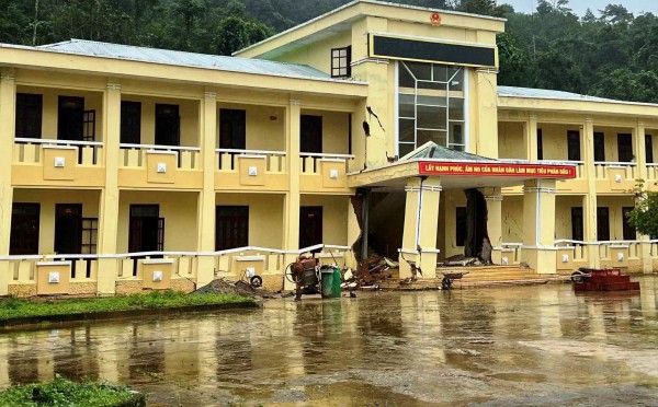 Đà Nẵng: Một xã biên giới bị cô lập, trụ sở xã đối diện nguy cơ đổ sập