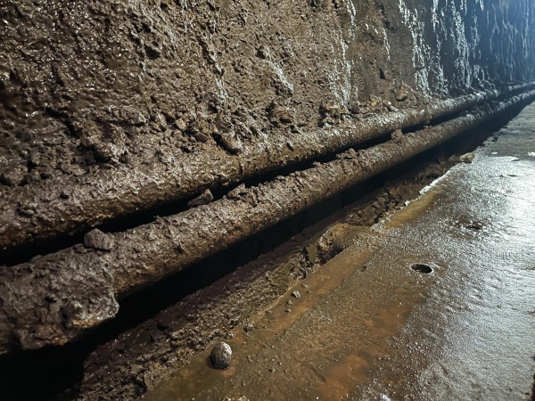 Đà Nẵng: Sau gần 100 năm, hầm đường sắt đèo Hải Vân dột nước tứ bề