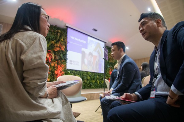 Đại học Việt ra 