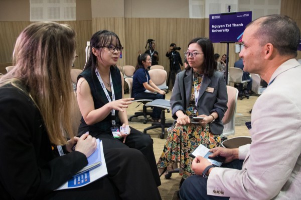 Đại học Việt ra 