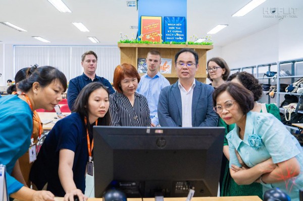 Đạt chuẩn kiểm định FIBAA - Dấu mốc cho hành trình vươn mình ra khơi của HUFLIT