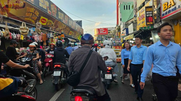 Để vỉa hè, lòng đường ở TP.HCM không bị 