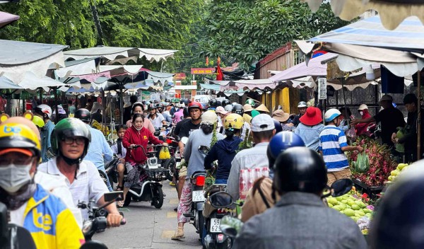 Để vỉa hè, lòng đường ở TP.HCM không bị 